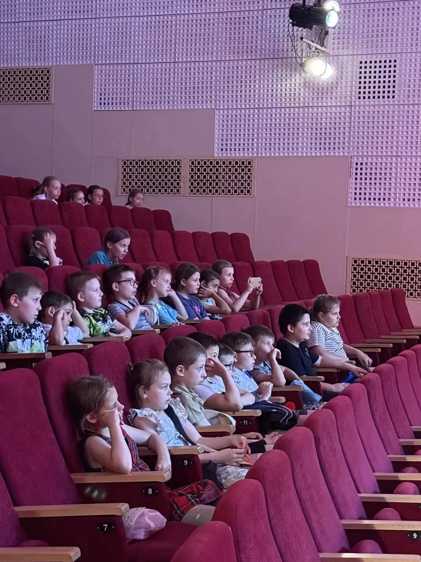 ✨ Увлекательное путешествие — выезд в Белгородский дворец детского творчества! ✨

Сегодня наши ребят