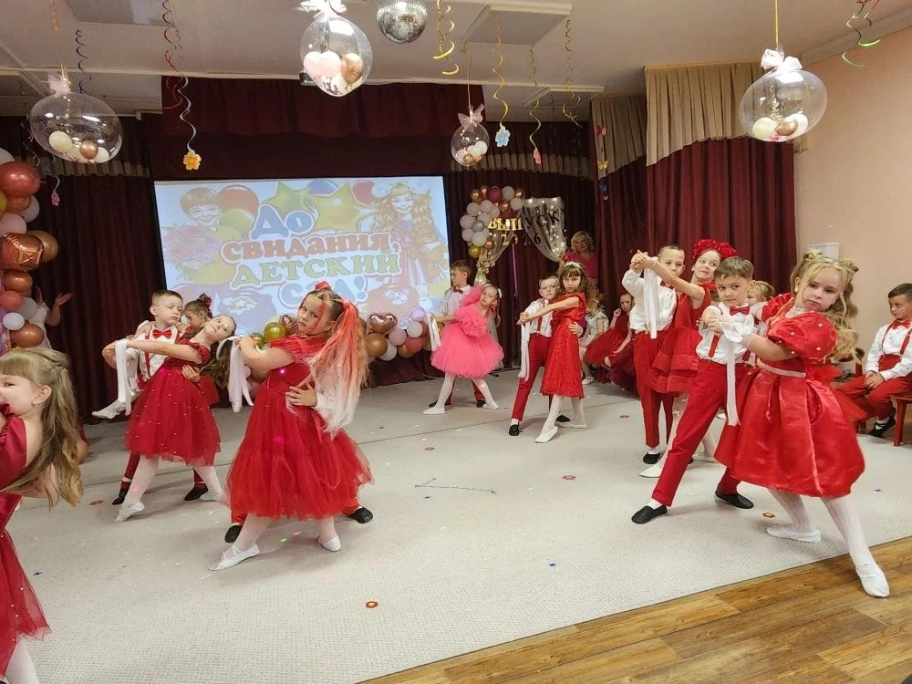 ✨Выпуск 2026✨
🌟Группа "Колокольчики"

🎊Сегодня наш заключительный выпускной утренник прошёл под не