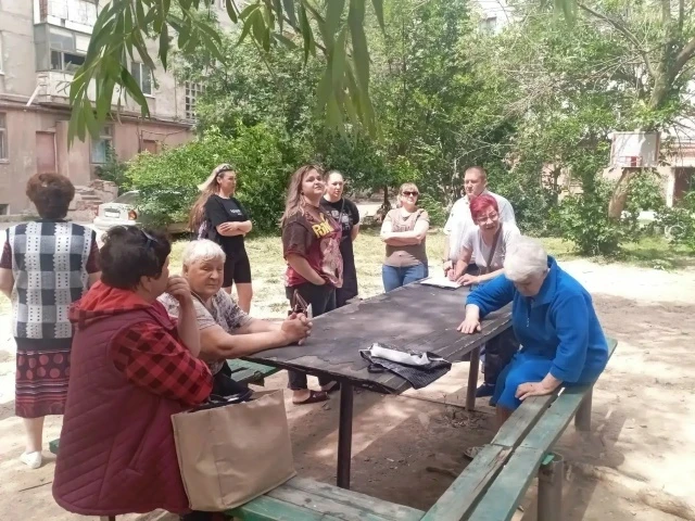 В Калининском районе Горловки продолжается работа по выбору старших по многоквартирным домам

Предст