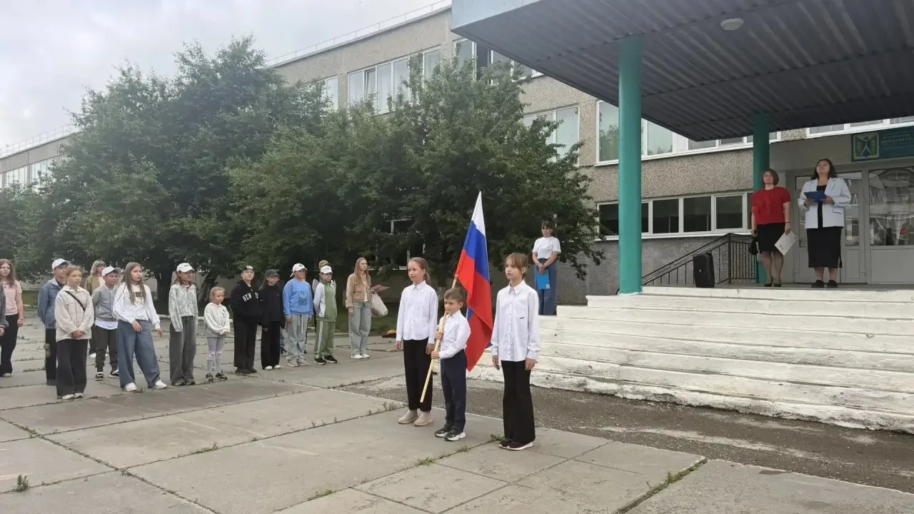 Славься, Россия!

🥳В нашем лагере с большим размахом и патриотическим подъёмом отметили главный гос