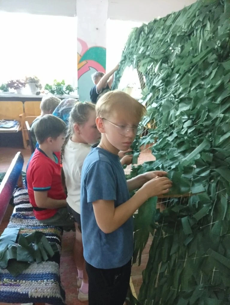 🪆Лагерь день 🔟Идёт подготовка к 12 июня,🇷🇺 оформили окна 🌺, играли в футбол ⚽, смотрели фильм "