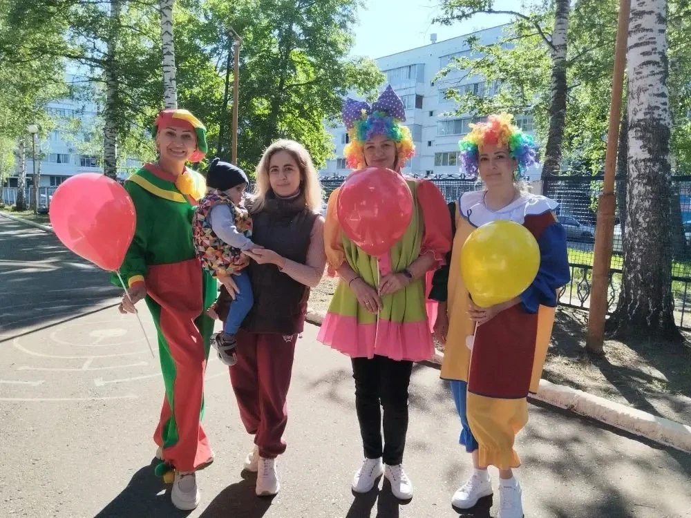 1 июня в нашем детском саду прошёл ярко и весело, так как это праздник — День защиты детей. Этот ден