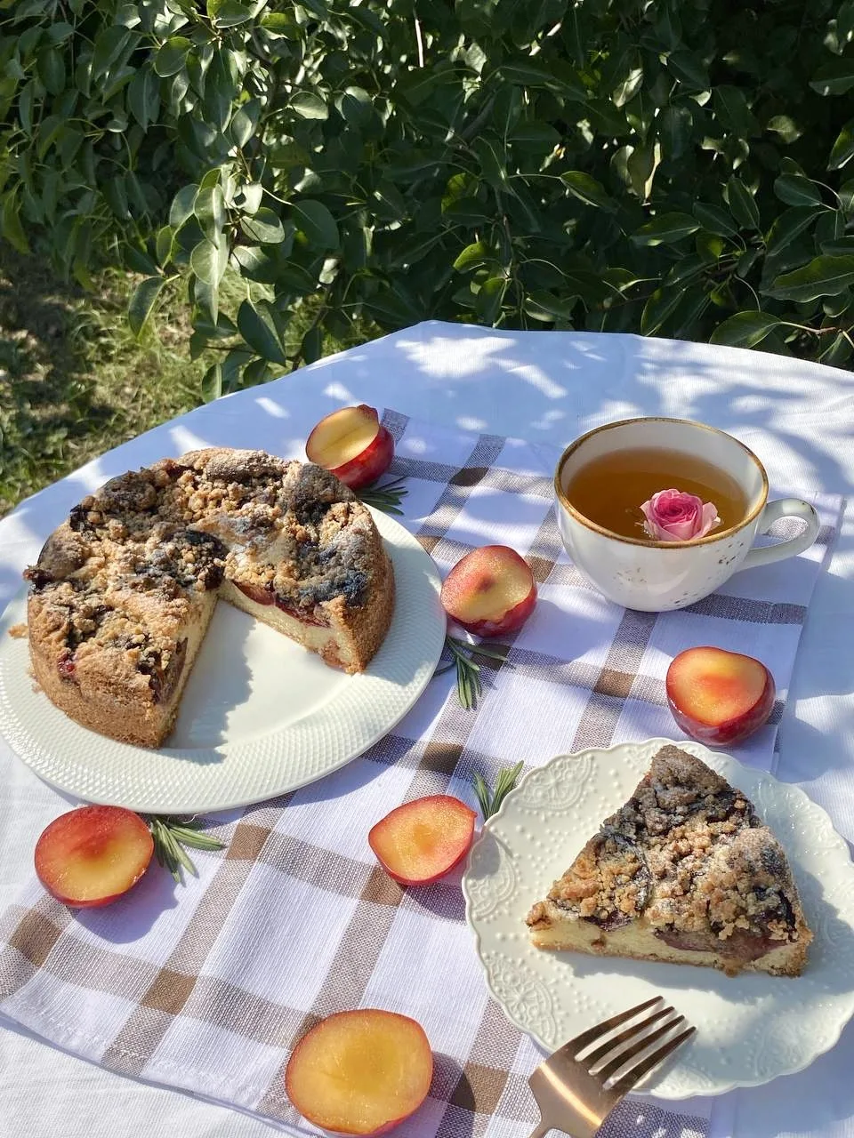 Френч Пай 😍✨

Мягкое и рассыпчатое тесто на сливочном масле 
Внутри ягоды, которые придают ему сочн