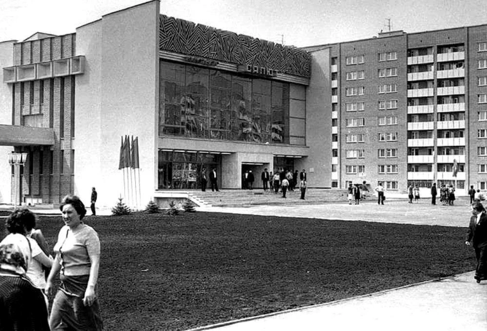 Открытие кинотеатра "Салют"
1985 г☝️😍
Пишите в комментариях, сильно изменился?

А кто ещё у нас не 