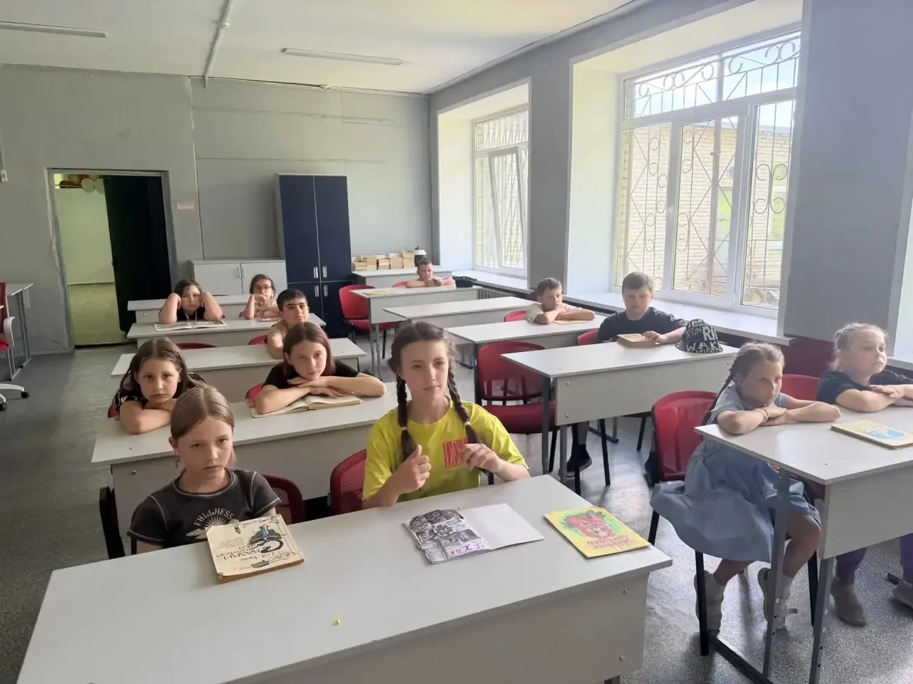 Сегодняшний жаркий день ребята с учителями отправились на две знаменитые Аннинские игровые площадки 