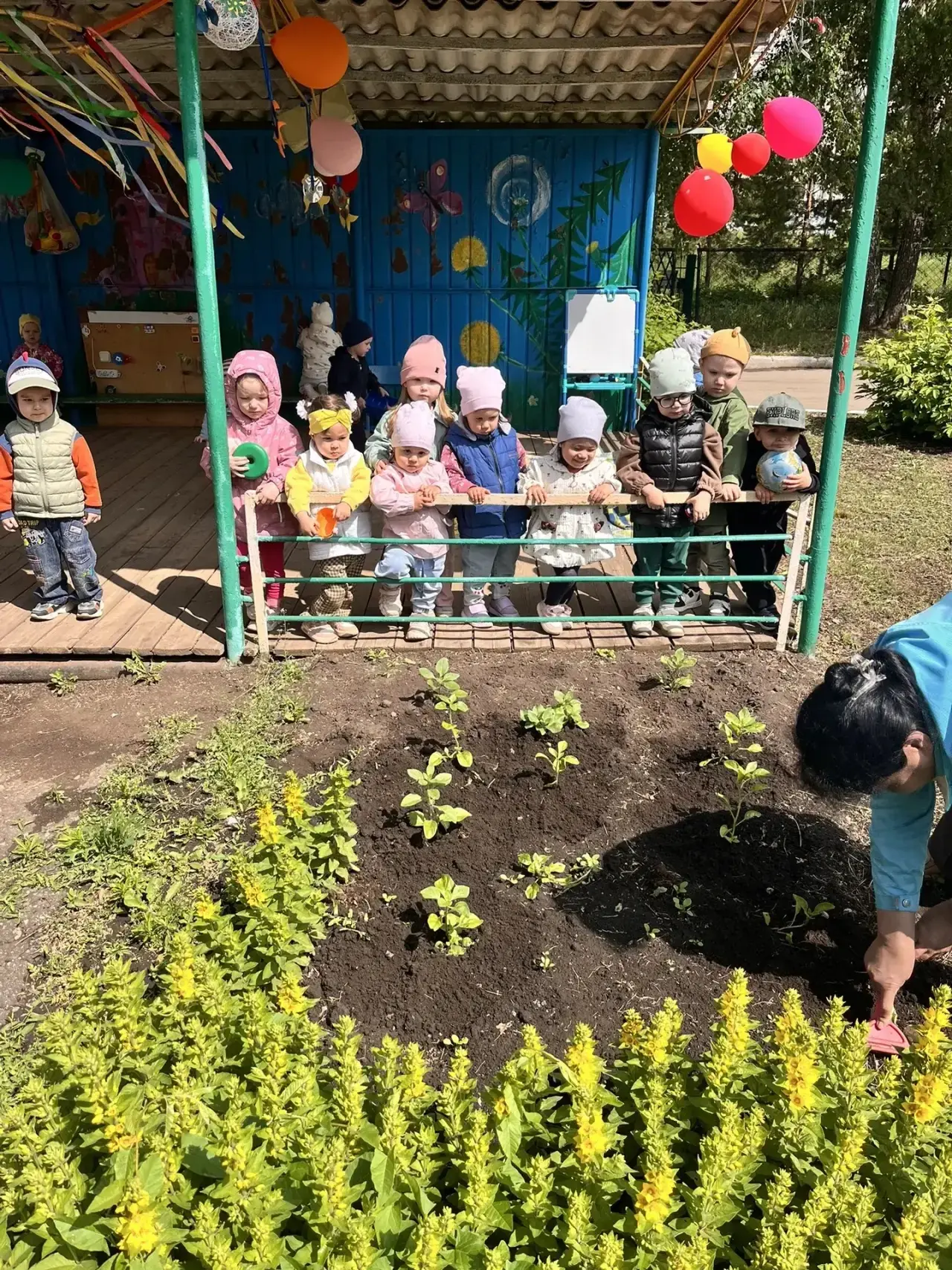 В ясельной группе №2 прошло наблюдение за трудом взрослых. 👩‍🏫🧹
Малыши учились концентрировать вн