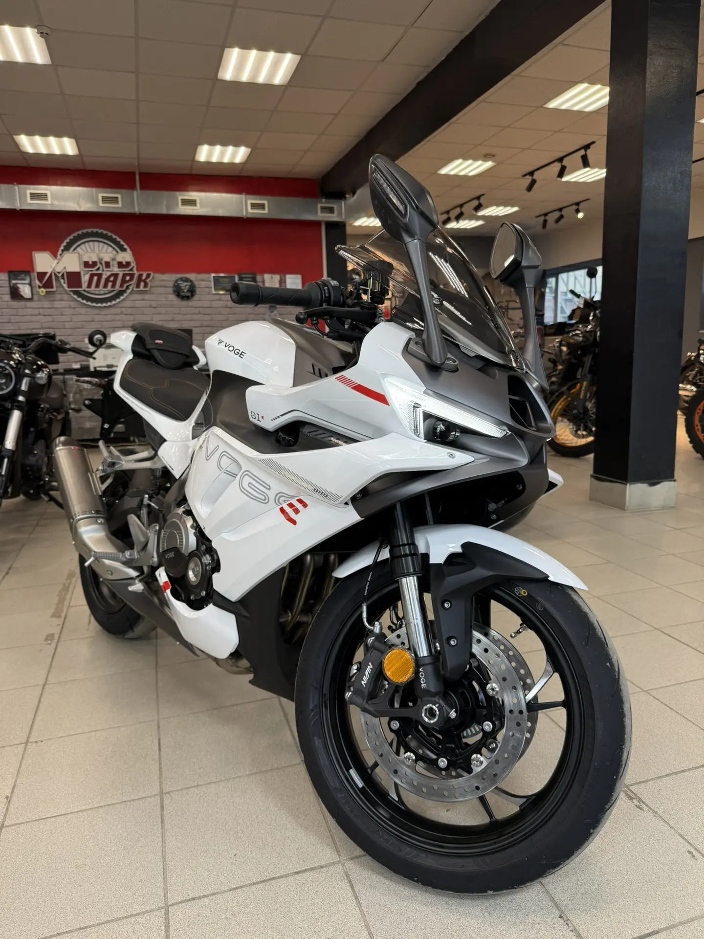 VOGE RR500S 🚀  в наличии в МотоПарке 🔥
 
Технические характеристики: 
 
 • Двигатель: 475 см³, ряд