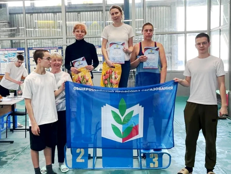 НАШИ ПЕДАГОГИ - НАШ ПРИМЕР! 

🏊‍♀️Сегодня прошло Первенство по плаванию "Голубая дорожка" спартакиа
