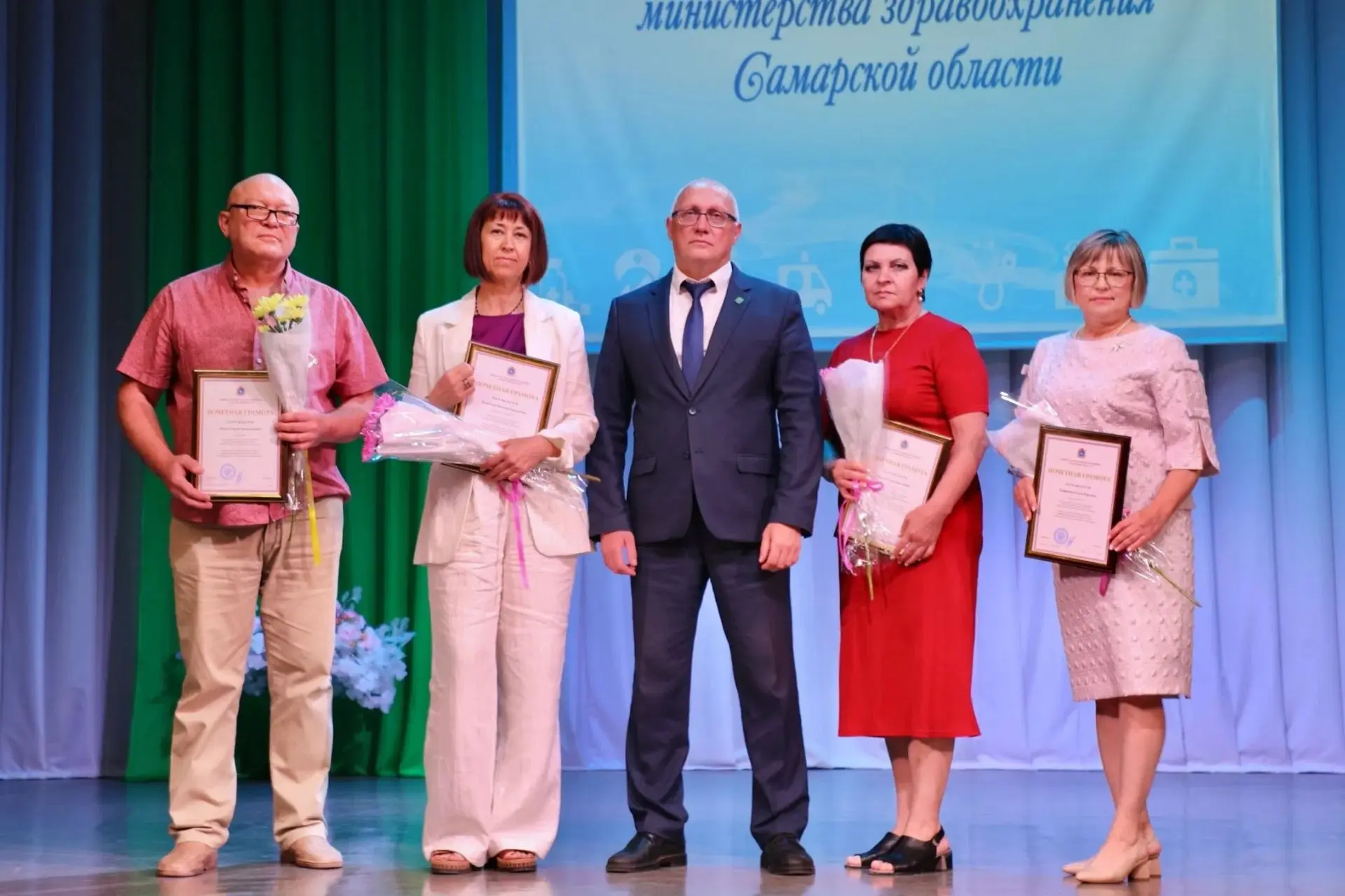 Дорогие друзья, смело могу сказать коллеги! 
Поздравляю вас с профессиональным праздником - Днём мед