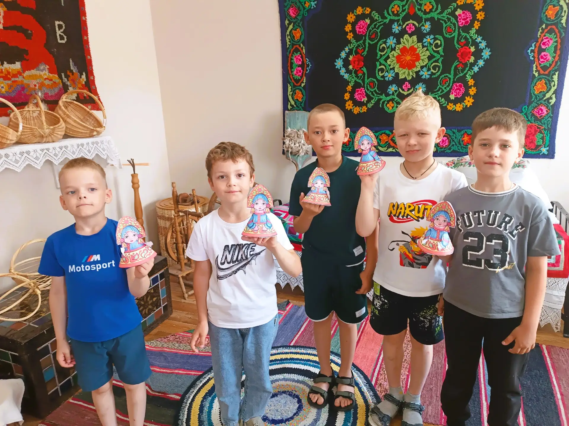 В Юргинском краеведческом музее состоялись мастер-классы "Бумажная кукла в национальном костюме" для