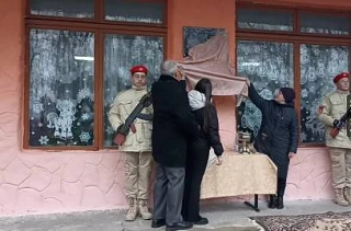 18 декабря  в нашей школе состоялось открытие мемориальной доски в память о ее выпускнике Новикове А