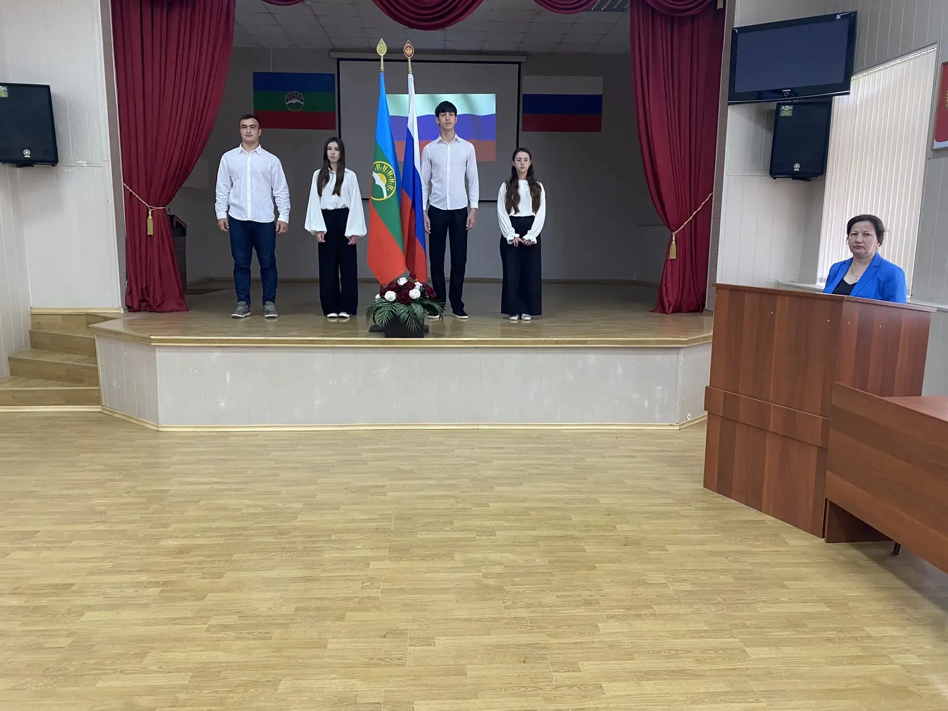 15 июня в Аграрно-технологическом колледже состоялась еженедельная церемония выноса Государственных 