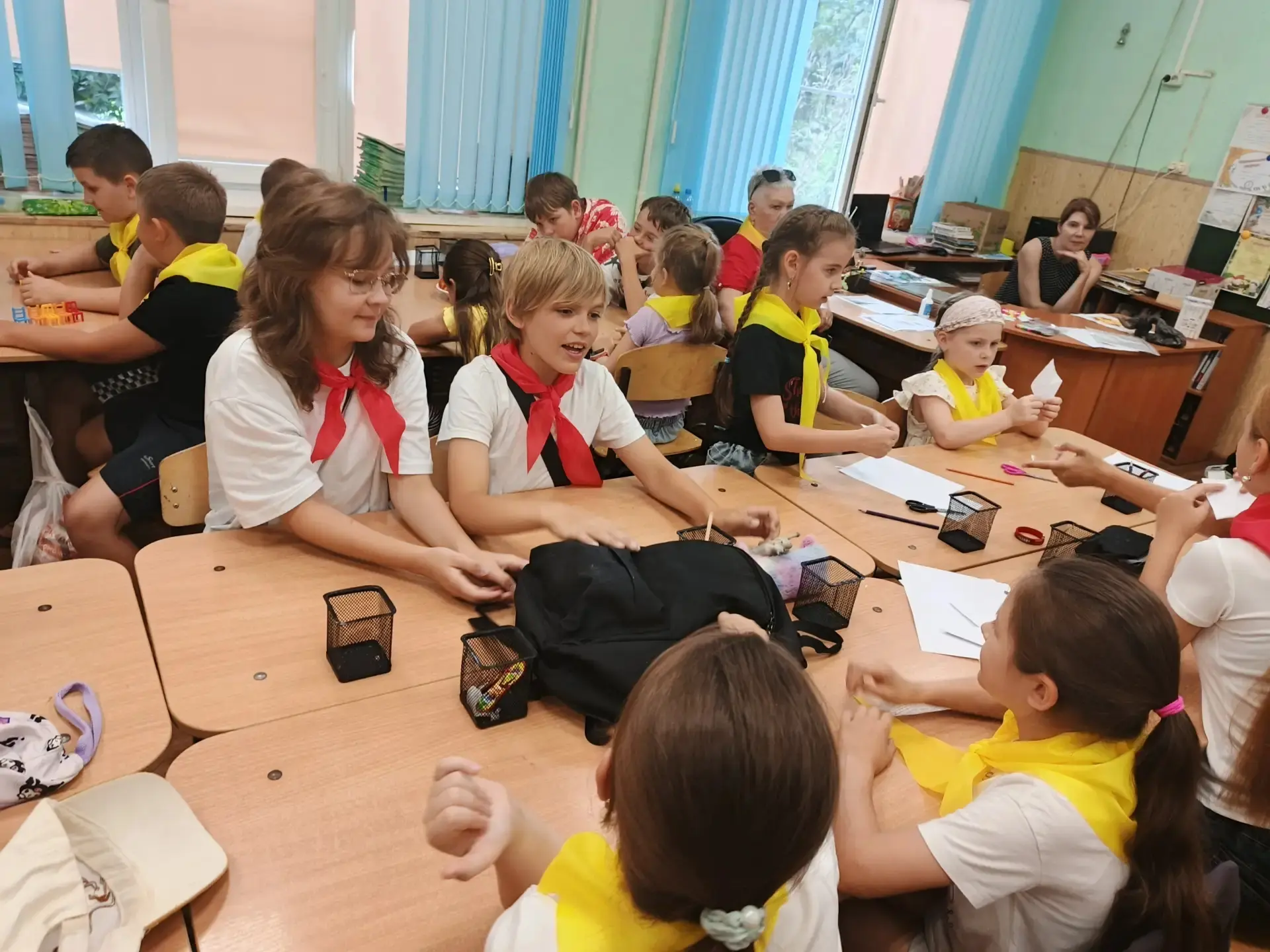 🌞 День 12 в "Городе Солнца" — День волонтёра! 🌞

Сегодня наши Орлята начали день с зарядки и вкусн