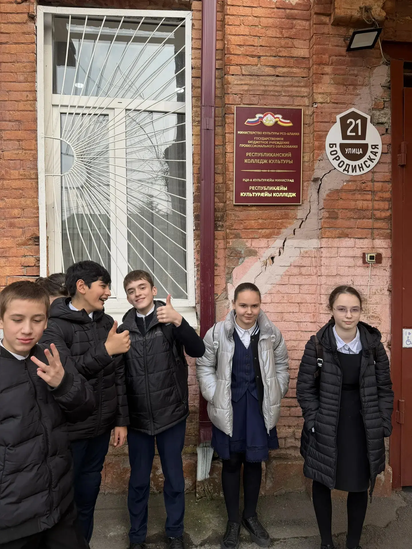 Сыр, сцена и немного мышиной магии 🧀🐭🎭

Ученики 7 "В" класса в рамках проекта "Билет в будущее" о