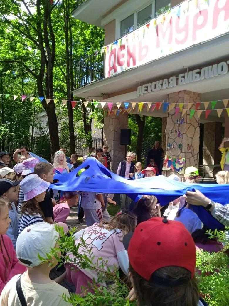 Наши юные исследователи из лагеря отлично провели время на Дне муравья в детской библиотеке! Ребята 
