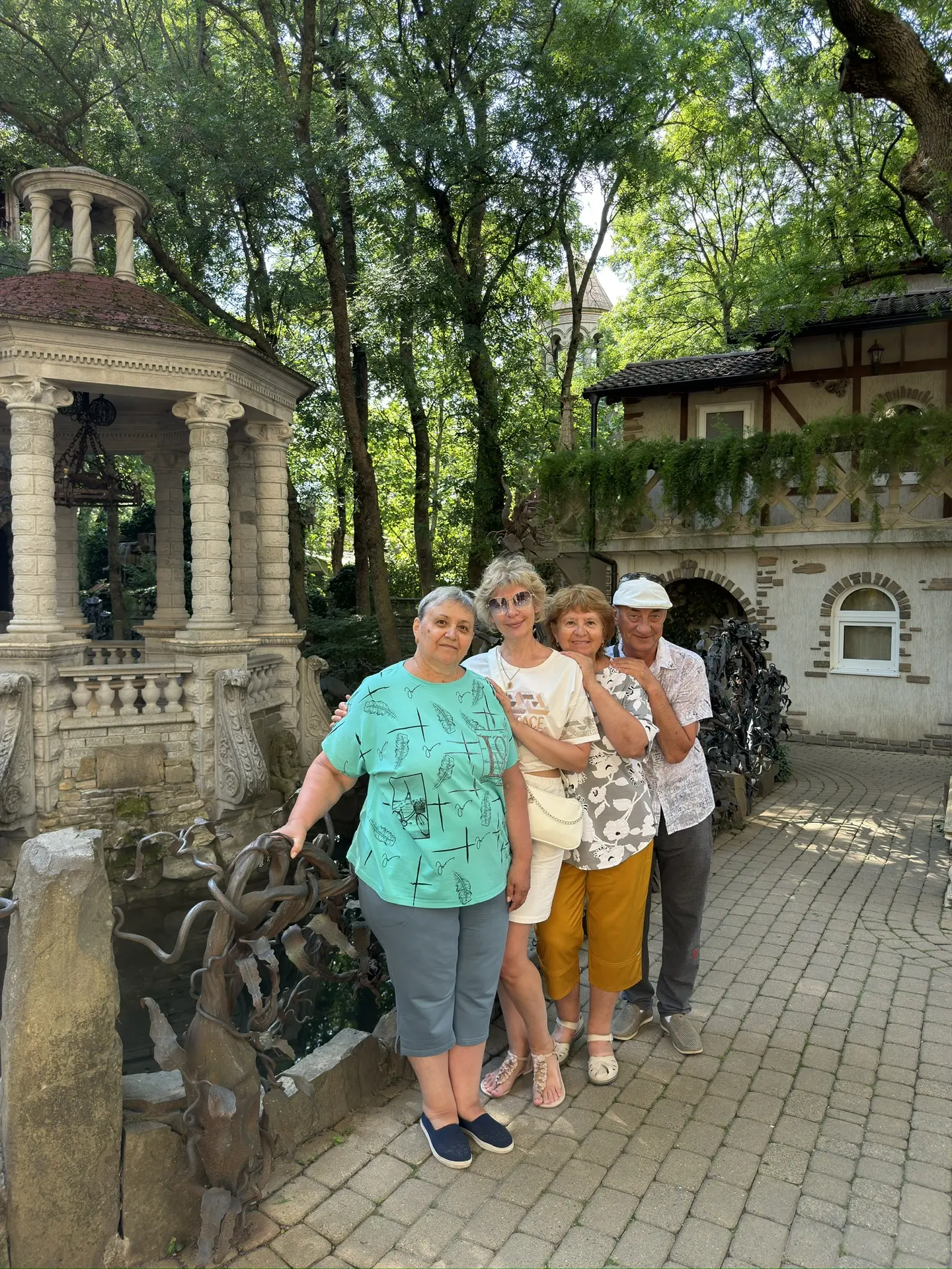 Жаль, Слава еще в Крыму в командировке, сегодня были таким составом: с его мамой, бабушкой и ее сест