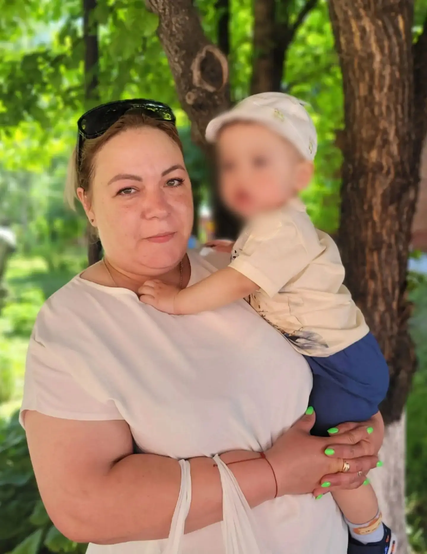 Малыш с родными-любимыми! 

Делимся хорошими новостями: после трагической смерти мамы помогли бабушк