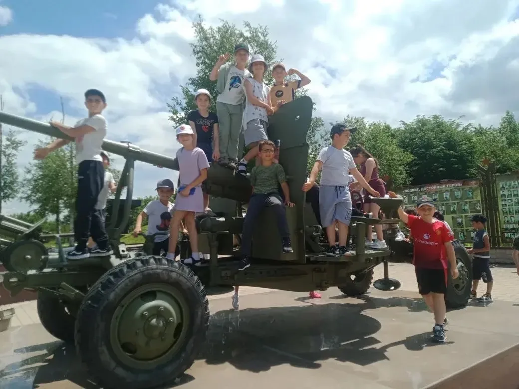 🌈 Седьмой день в пришкольном лагере «Радуга» — под знаком патриотизма!

Сегодняшний день, 10 июня 2