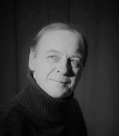 Как же тлен этот мир....

Ушёл из жизни Ширяев Александр Геннадьевич - поэт, певец, актер, конферанс