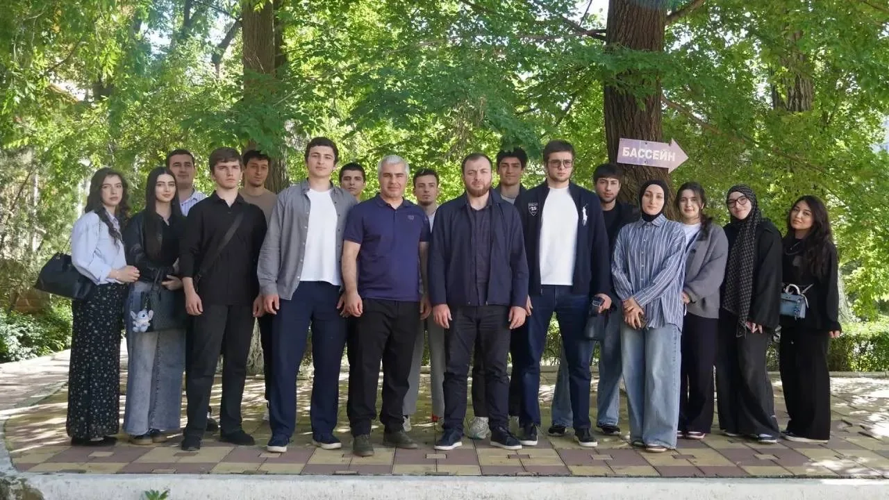 Встреча с руководителем Координационного центра
Магомедом Магомедовым на тему: «Главное оружие проти