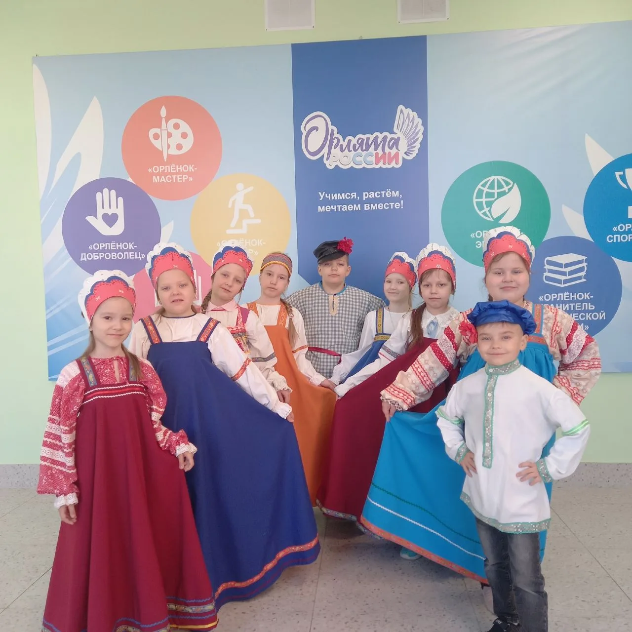 🎶 Волшебный мир музыки открывается с первых нот! 🎶

Ребята из 1 класса с огромным удовольствием за