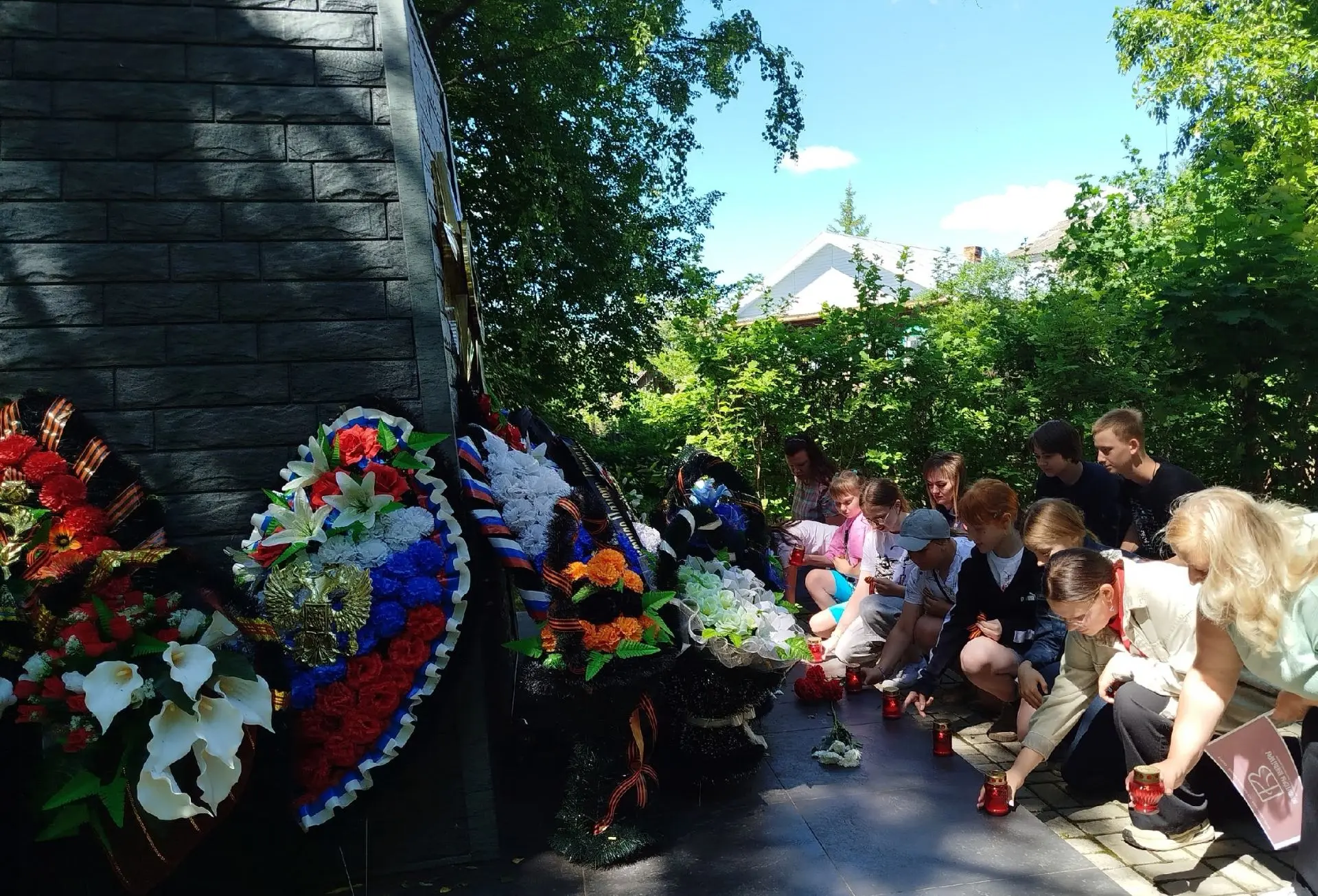 Вспомним всех поименно... 
В День памяти и скорби сотрудники Варнавинской центральной библиотеки им.
