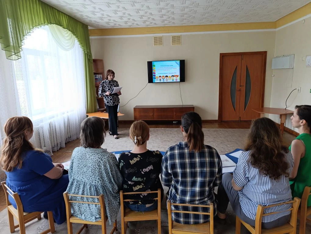 В ГБДОУ прошел итоговый педагогический педсовет. Старший воспитатель представила анализ работы за уч