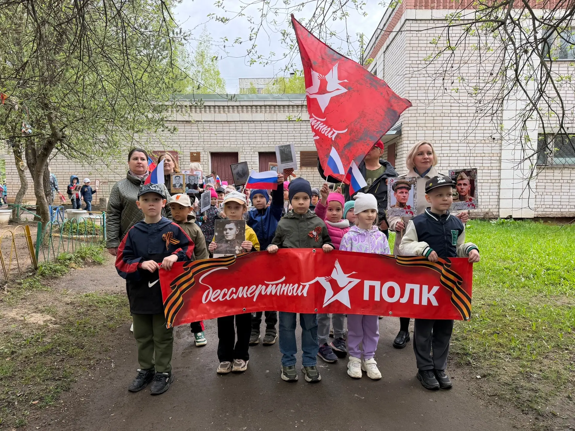 9 мая наша страна отмечает великий праздник- День Победы! Во многих городах в этот день проходит шес