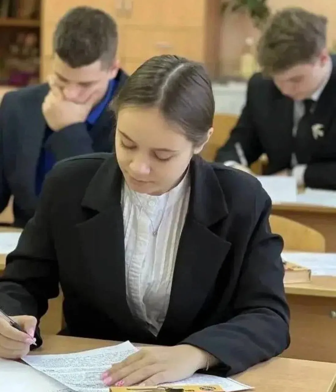 Сразу 27 выпускников Брянской области получили 100 баллов на первых ЕГЭ!

Почти две тысячи школьнико