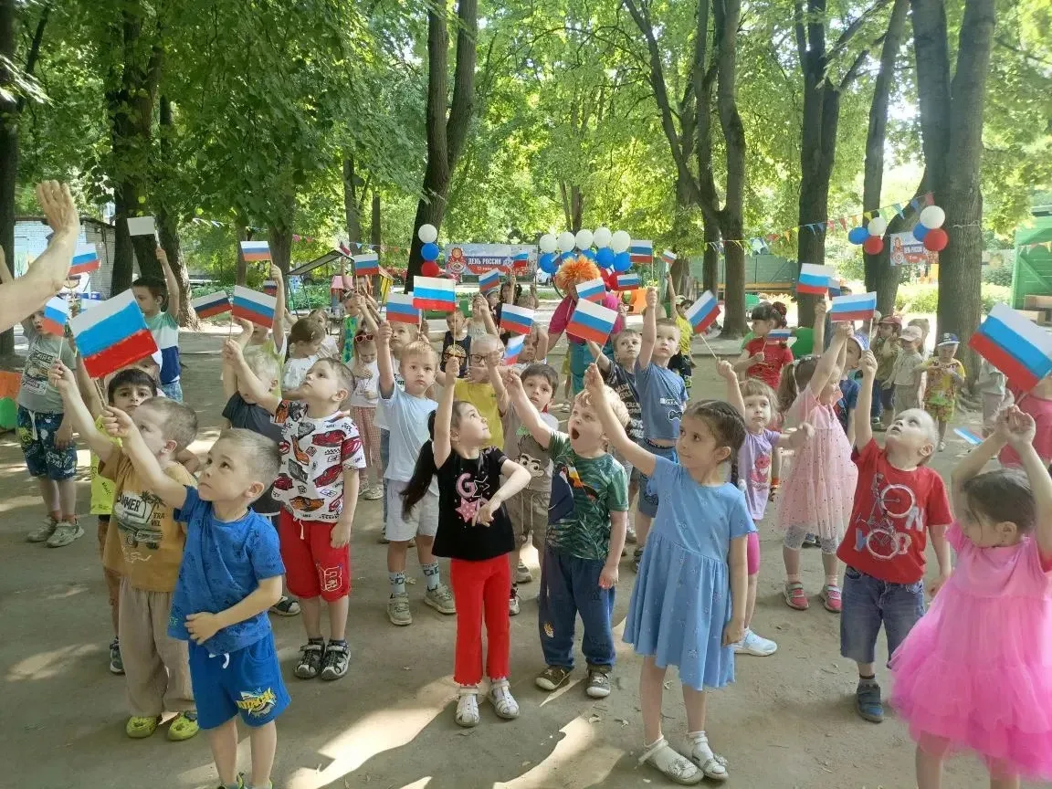 🧩 Дошкольное отделение «Мозаика»

🇷🇺 В преддверии Дня России в дошкольном отделении прошёл спорти