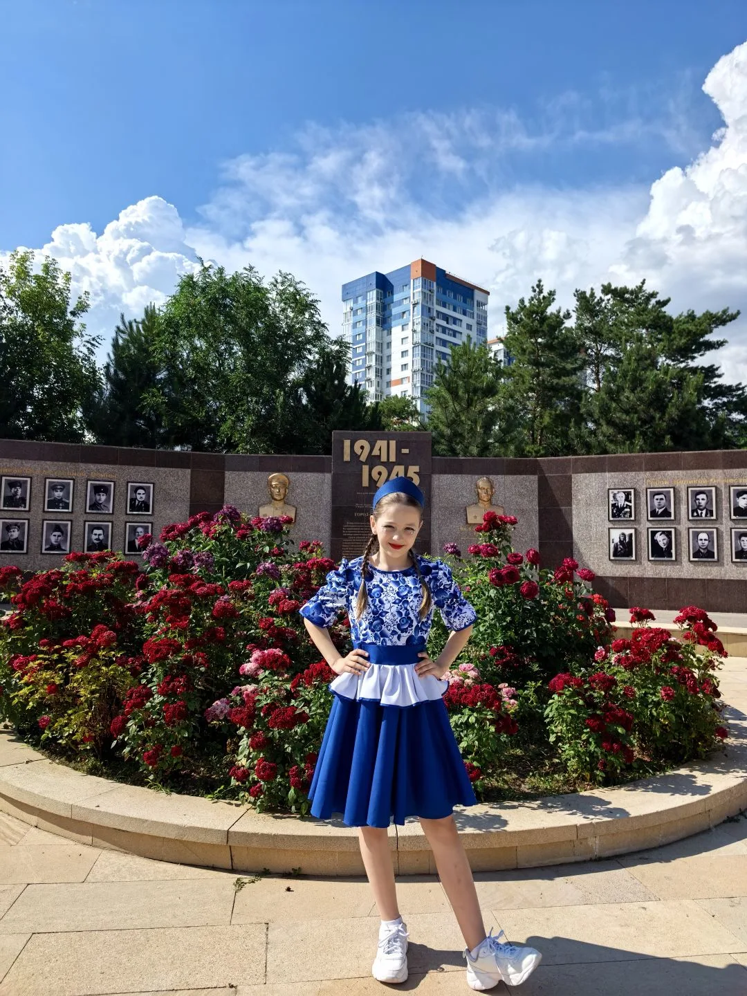 Сегодня был очень насыщенный день 🇷🇺✨
Выступали на двух площадках: в Акварели и на ЦПКиО.💃

После
