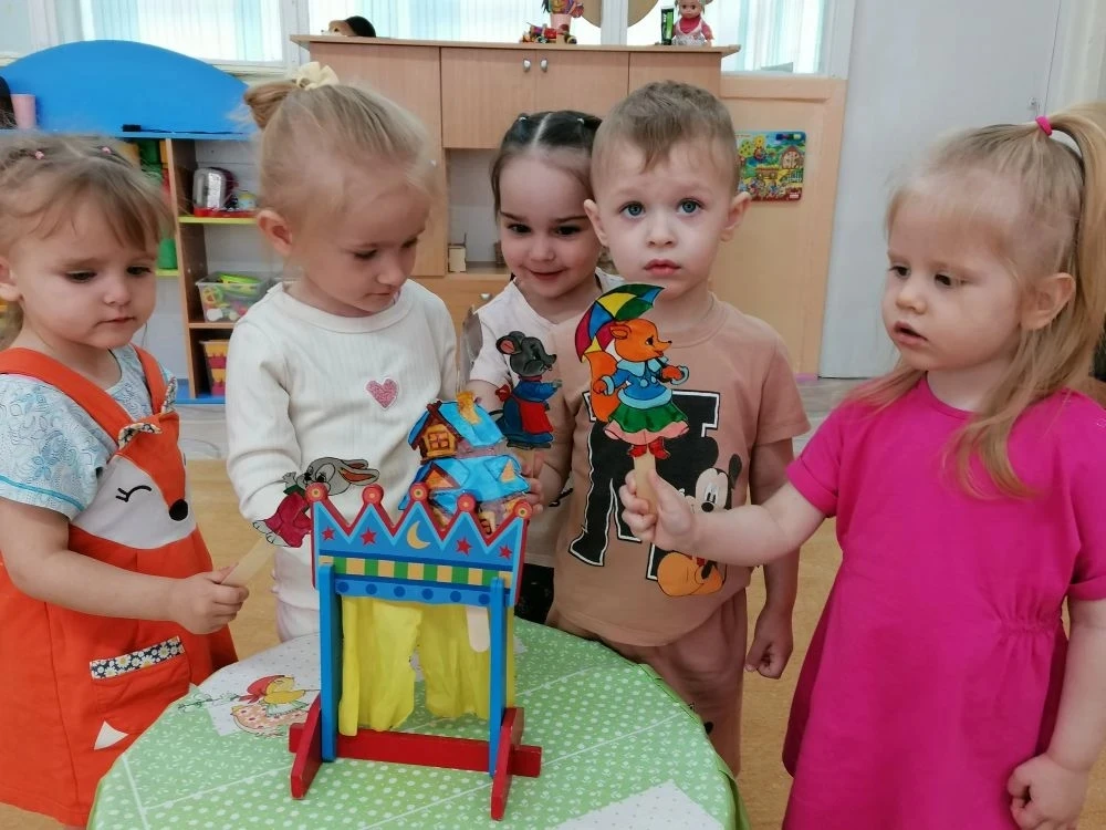 ОЖИВШАЯ СКАЗКА
#ДЕНЬЗАДНЕМ@bratskdou105
🐭Вместо обычного чтения сказки, воспитанники группы "Землян