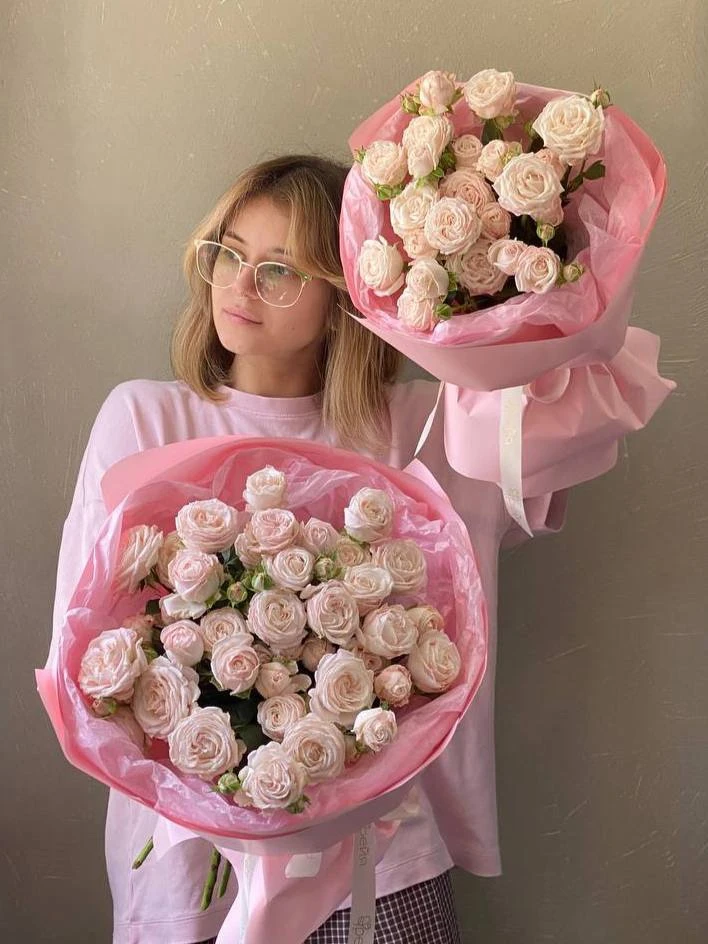 Лучше роз, могут быть только розы 🎀🌸

Собрали для вас милые букетики с роскошными кустовыми розами