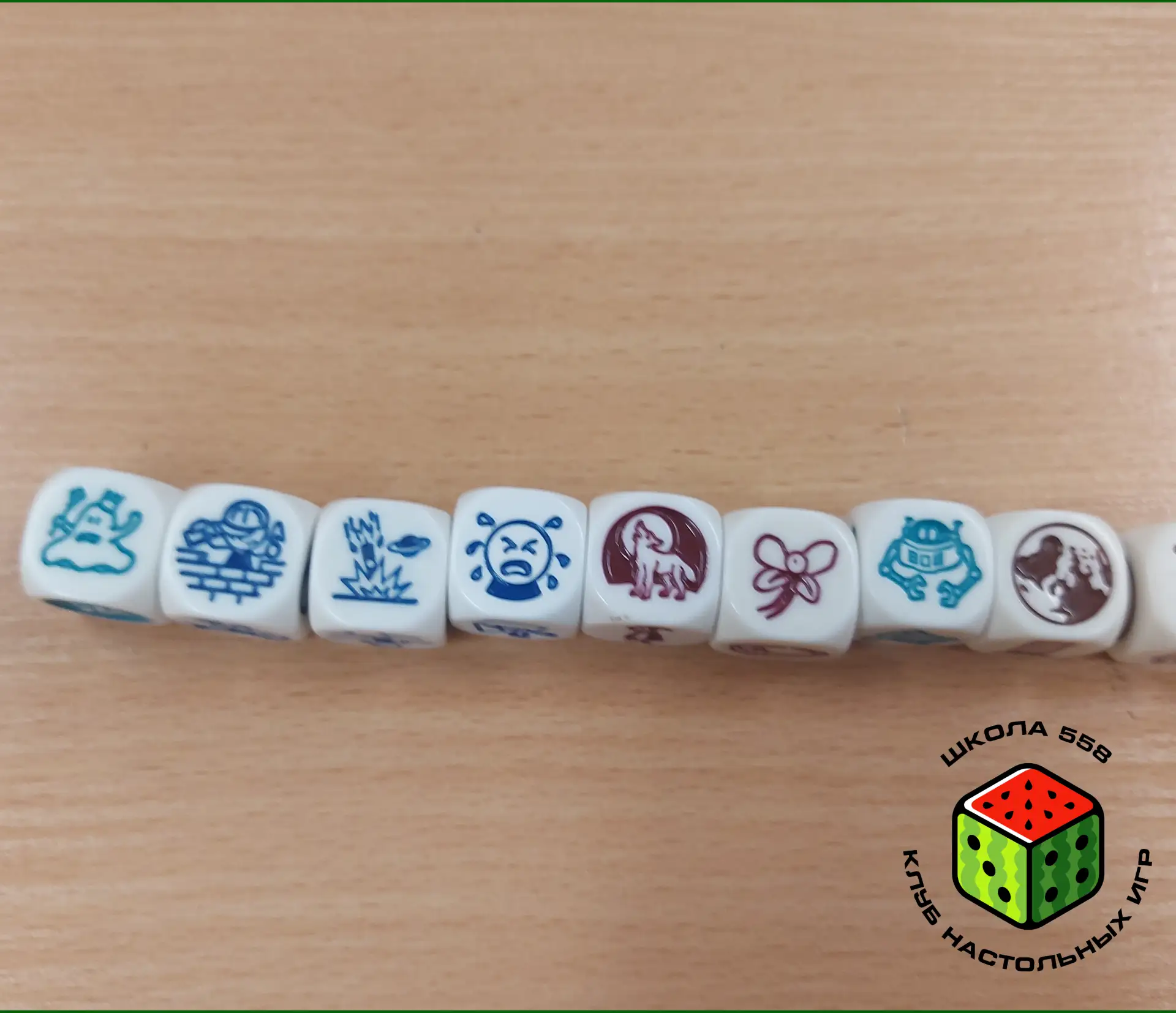 Когда играешь в Story Cubes, даже призрачные короли путешествуют во времени! 👻🎲

Сегодня устроили 