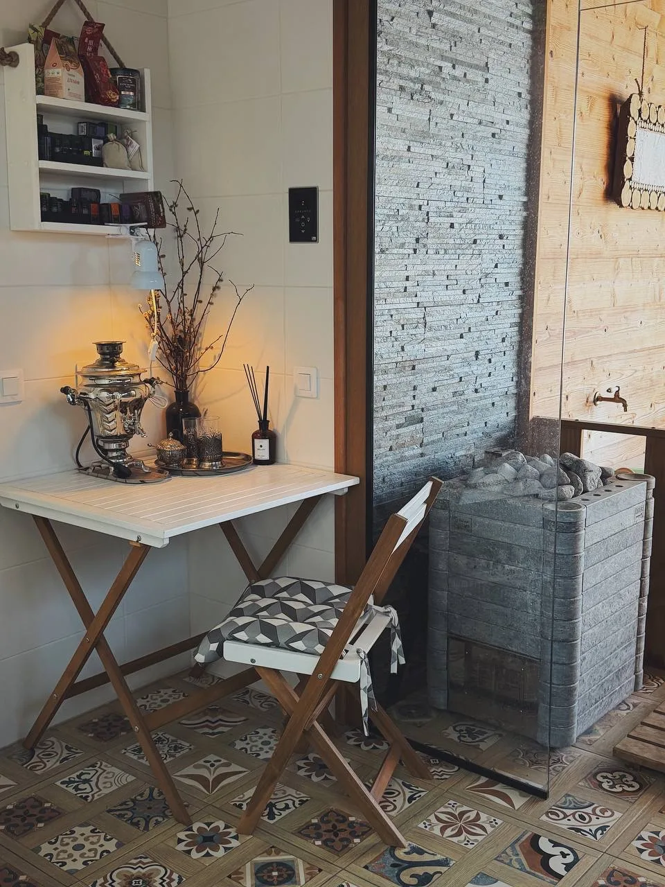 Сауна, любименькая моя! Как же я скучала по зимней сауне на даче, особенно в такие морозы! 

Так пол