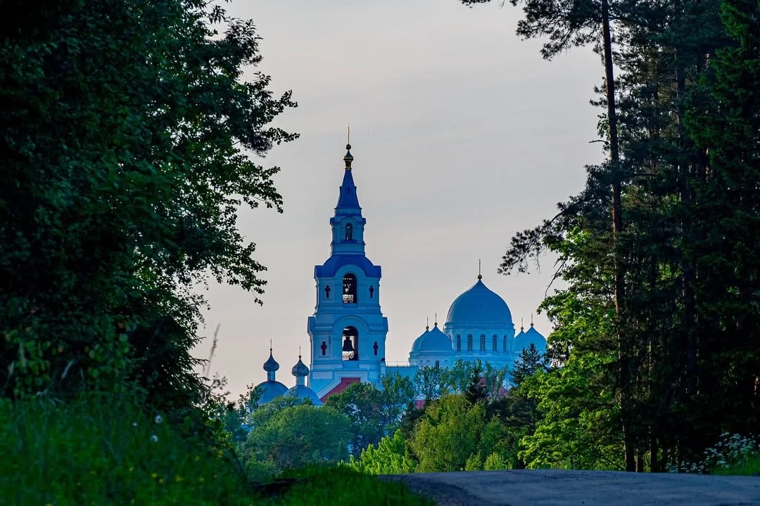 ⛪️ Валаам — один из самых красивых островов Ладоги

Скалистые берега, сосновые леса и старинные мона
