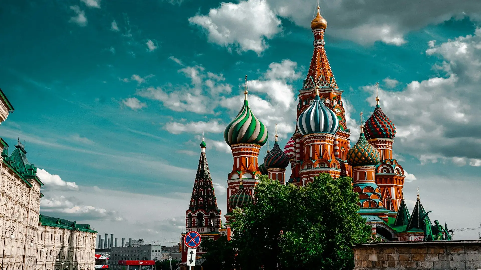Увлекательные туры по России в конце июня от 45500 рублей! 📸 
 
Встречаем белые ночи в Санкт-Петерб