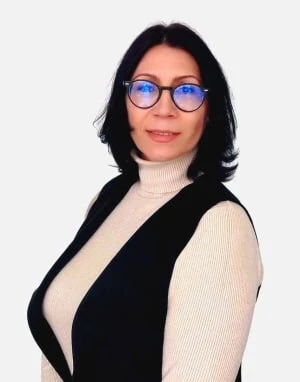 Дорохина Ульяна Леонидовна родилась 30.12.1975 году в Вологодской области, городе Белозерске. В 1996