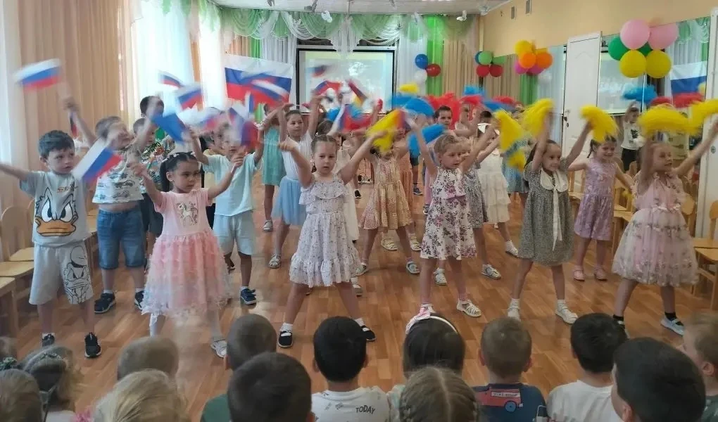 Дети и педагоги 5 отделения МОУ ЦД «ЖЕМЧУЖИНКА» поздравляют всех с праздником - Днём России!
#МОУЦДЖ