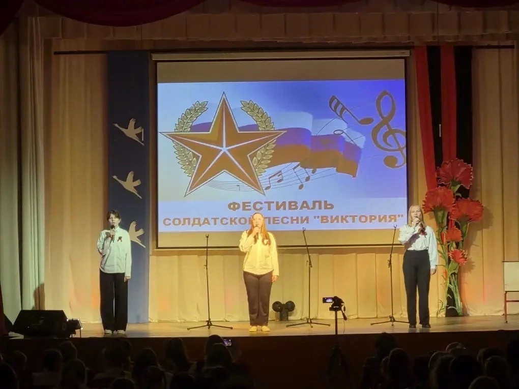 6 мая выпускницы прошлого года и участницы старшего  хора нашей ДШИ выступили на Фестивале солдатско