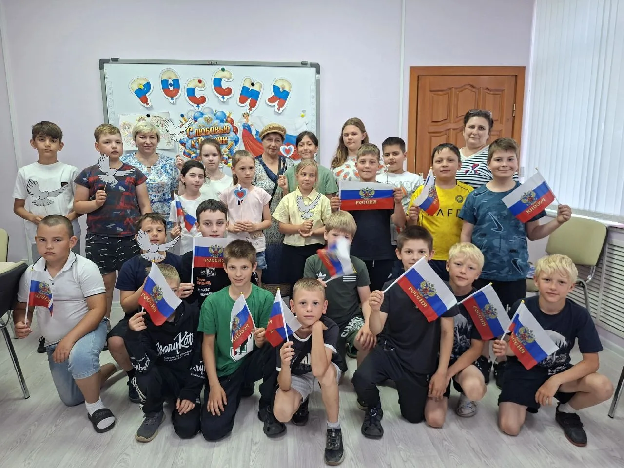 🎨 «Рисуй, Россия!»: как мы выразили любовь к Родине через искусство 
 
В преддверии Дня России восп