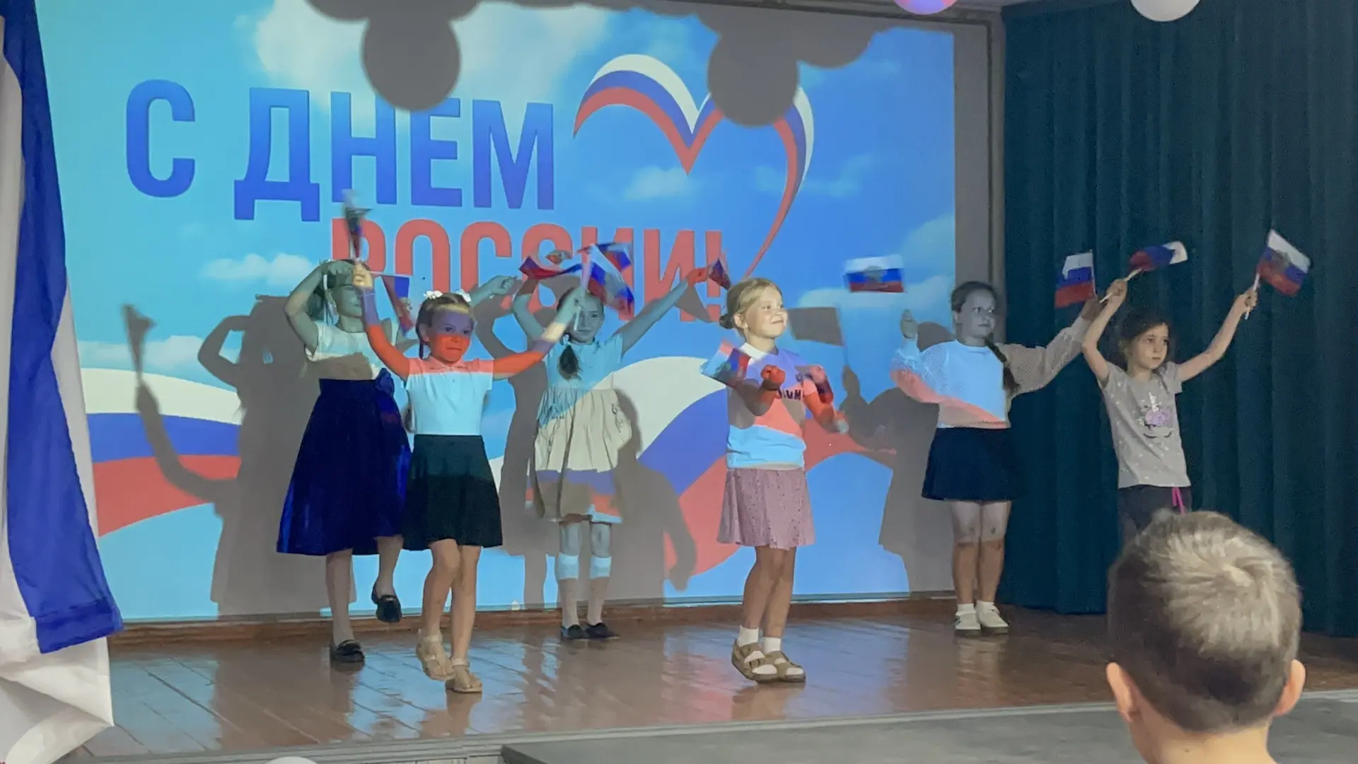 🇷🇺Концерт ко Дню России🎶

Сегодня в нашем лагере прошёл яркий и душевный концерт, посвящённый Дню