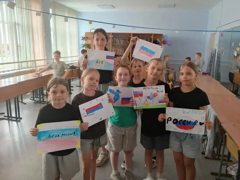 Наша школа приняла участие в акции «Родиной Горжусь!»🇷🇺
Участники выразили свою любовь к России че