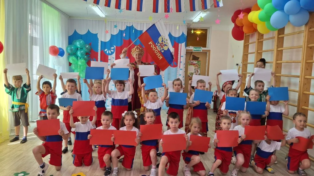 С праздником, Россия! 
С Днем России! ✨

Сегодня особенный день, наполненный гордостью и теплом. Ден