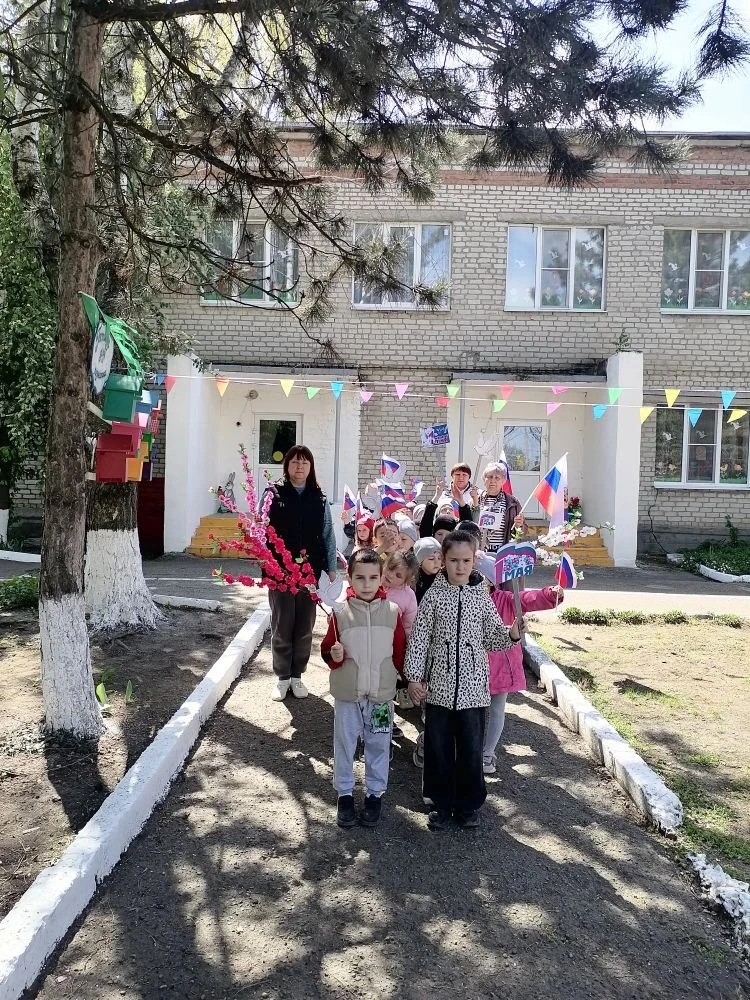 Мир! Труд! Май! 🕊🌿

🙂Воспитанники и педагоги МБДОУ д/с 11 поздравляют всех с 1 Мая — праздником В