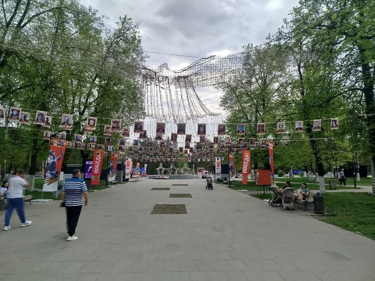 Завтра — День Победы. Сегодня — день, когда в парке ожила память.

На центральной аллее появилась гл