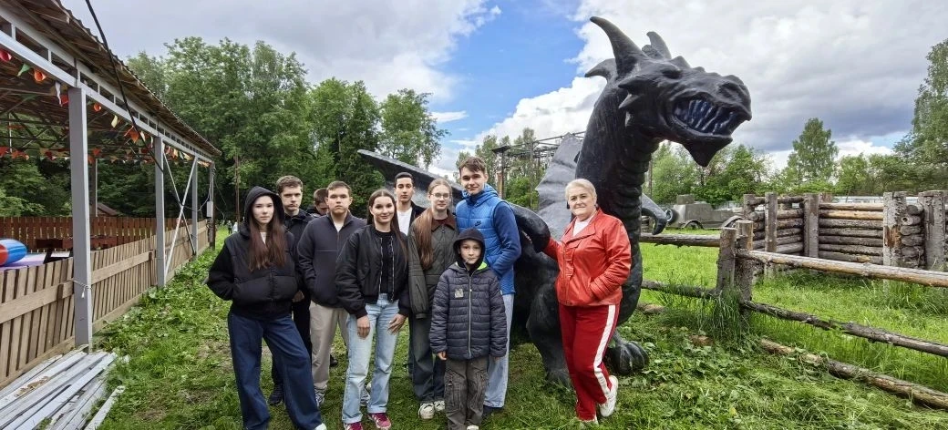 10 класс весело завершил этот учебный год в парке развлечений Морозово. Ребята поиграли в лазертаг, 
