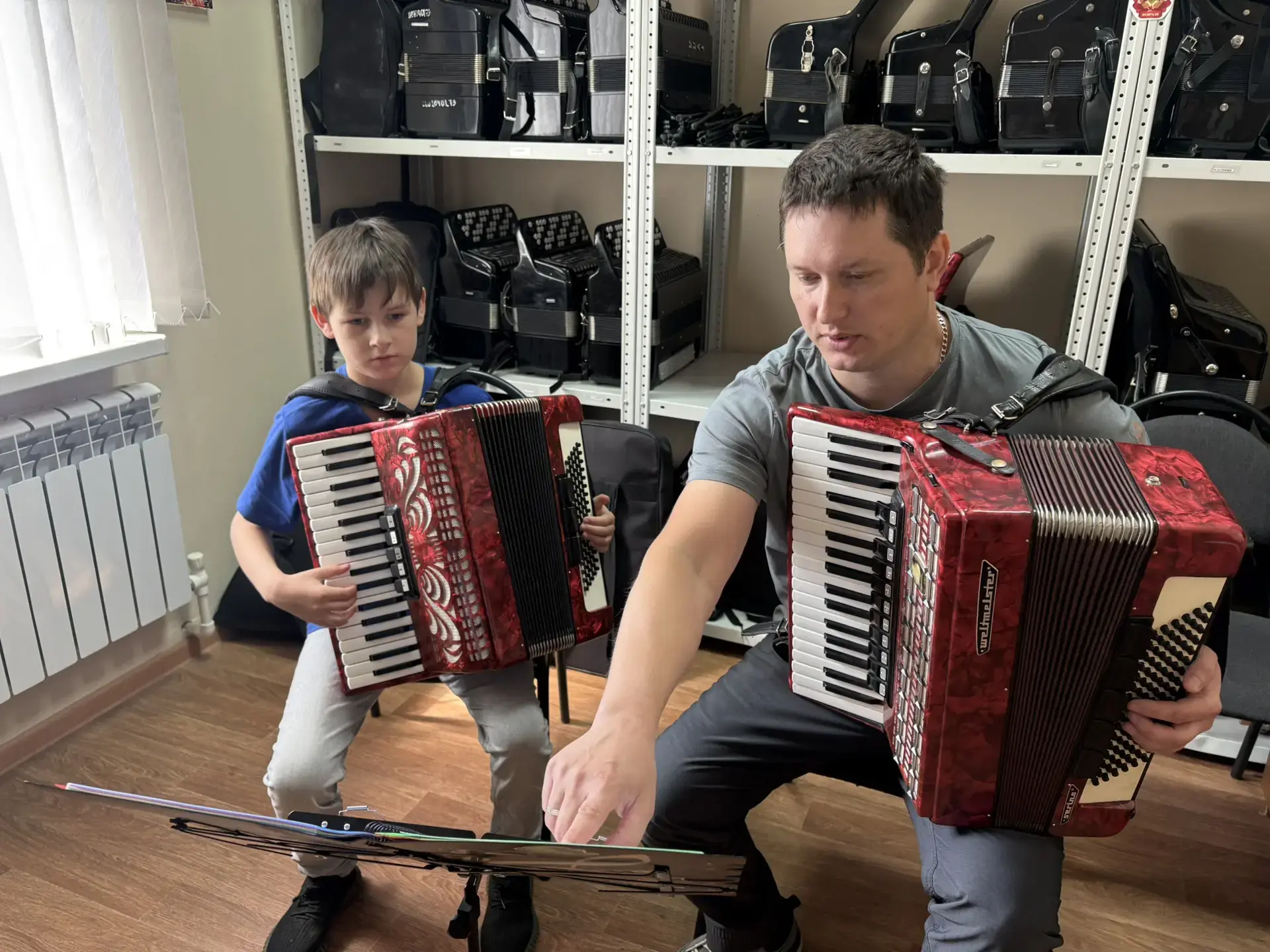 🎶 Сегодня в нашей школе в рамках эстетического всеобуча преподаватель Куцын Юрий Александрович пров