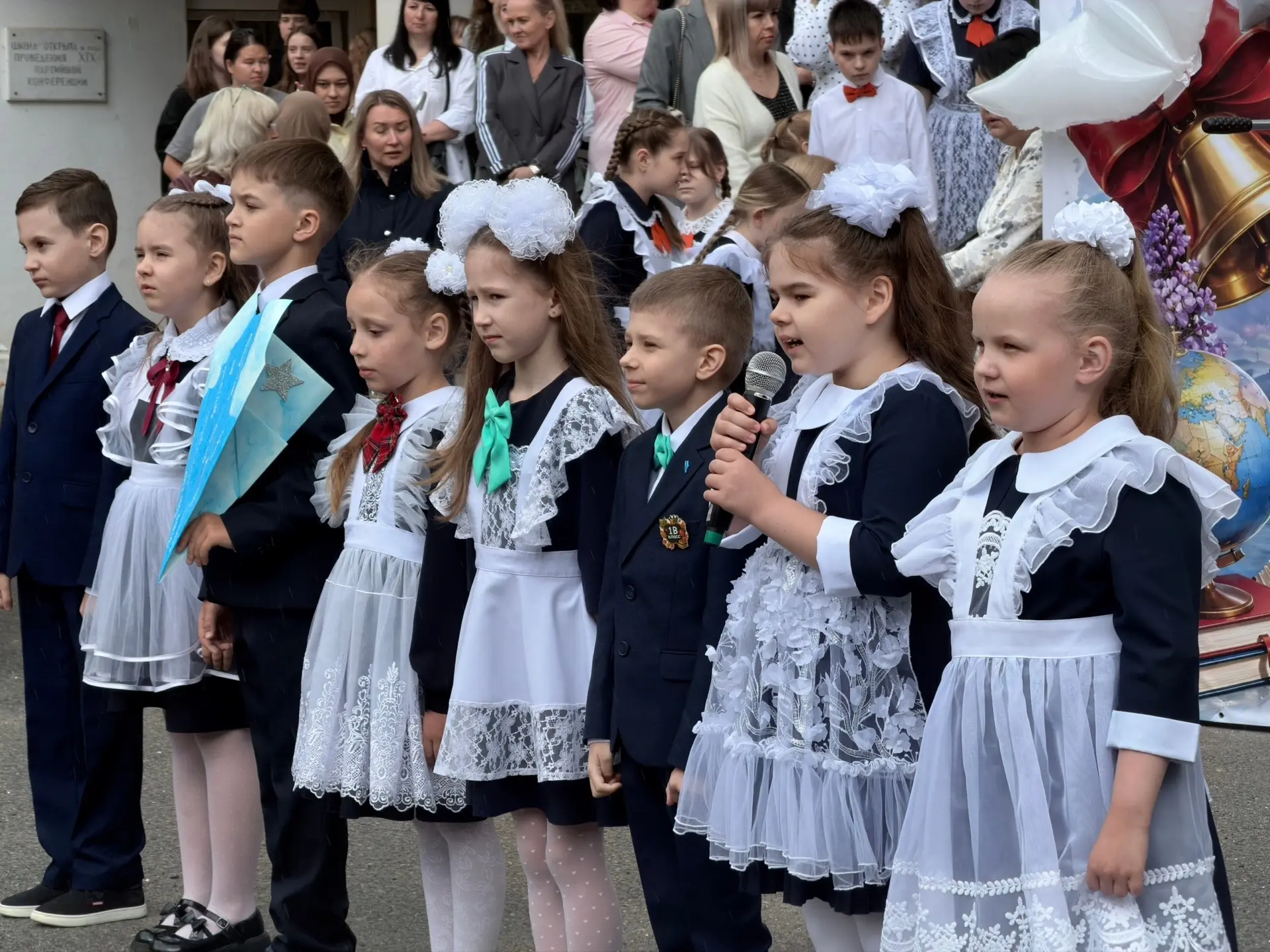 ✨ 25 и 26 мая — волнительные дни для наших выпускников! ✨

В нашей школе прошли торжественные линейк