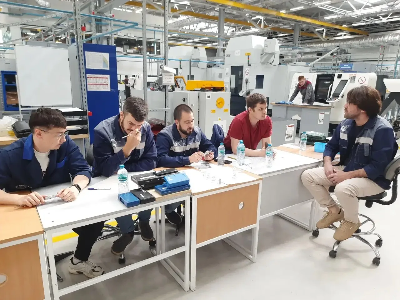 Новый этап демонстрационного экзамена! ⚙️

Сегодня студенты группы НЛ-423 работают над заданиями дем